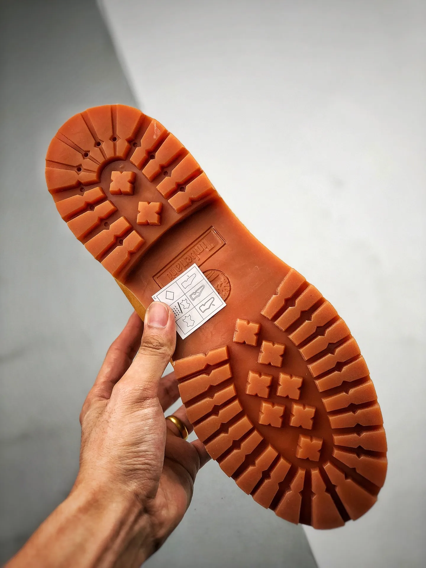 💰520 (cost-effective version) 2024 Timberland/Timberland Original hardware molded shoelace buckle Newly upgraded top-notch technology Zhongshan original factory OEM Original imported waterproof leather Pure rubber wear-resistant outsole Horizontal folding dynamic water-repellent Original consistent full frosted leather collar Full cow lining Brand new original packaging shoe box The market exclusively supplies Timberland's new version of Timberland's packaging boxes and accessories. The four-line computer stitching is made of imported first-layer nubuck leather to resist water splashing. Anti-fatigue shock-absorbing honeycomb PU insole. Lightweight anti-slip rubber foam combination sole. Timberland 6 Inch Leather Boots Timberland classic outdoor 6-inch rhubarb. Size: Female 35.5 36 37 37.5, 38 38.5 39 Men's Timberland classic outdoor 8-hole 39.5 40 41 41.5 42 43 44 45 (leather shoe size: one size larger than sports shoes!)
